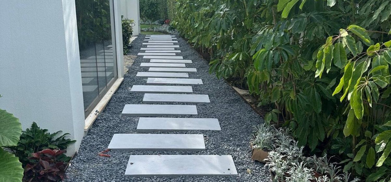 Obra com placas de jardim cinzentas 2
